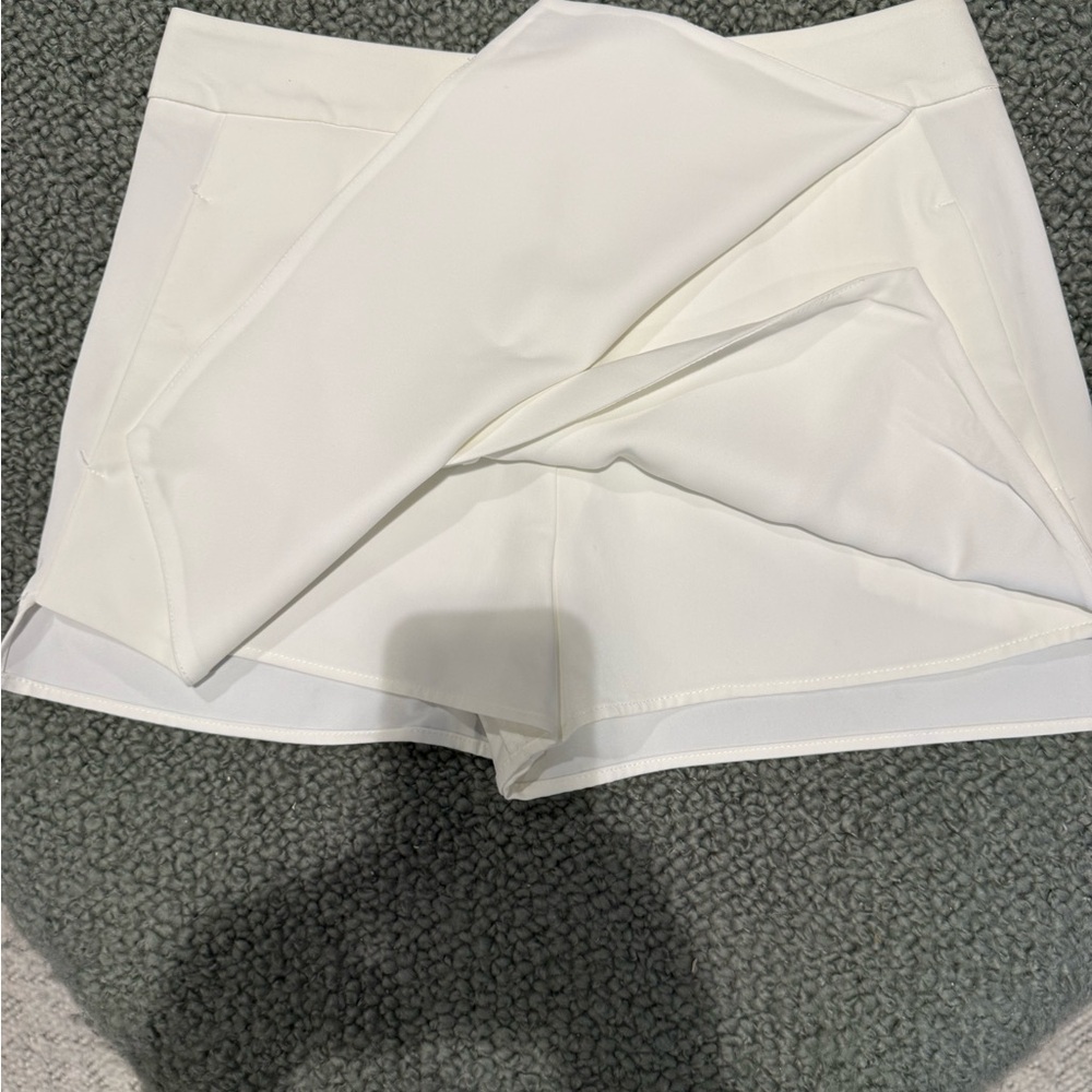 Aqua Asymmetrical Women's White Skort L NWT - Picture 2 of 5